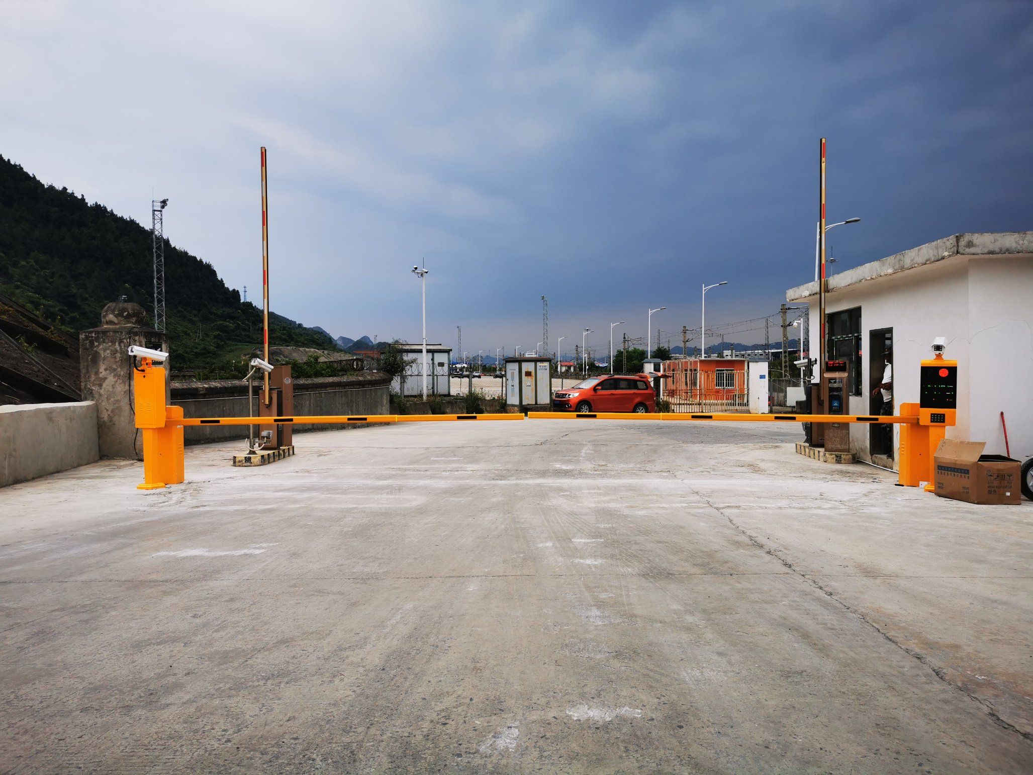 Economical and Efficient Automatic Lifting Boom Barrier Gate Parking Systems