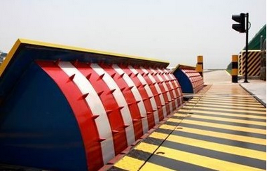 High Quality Stainless Steel Hydraulic & Retractable Road Blocker