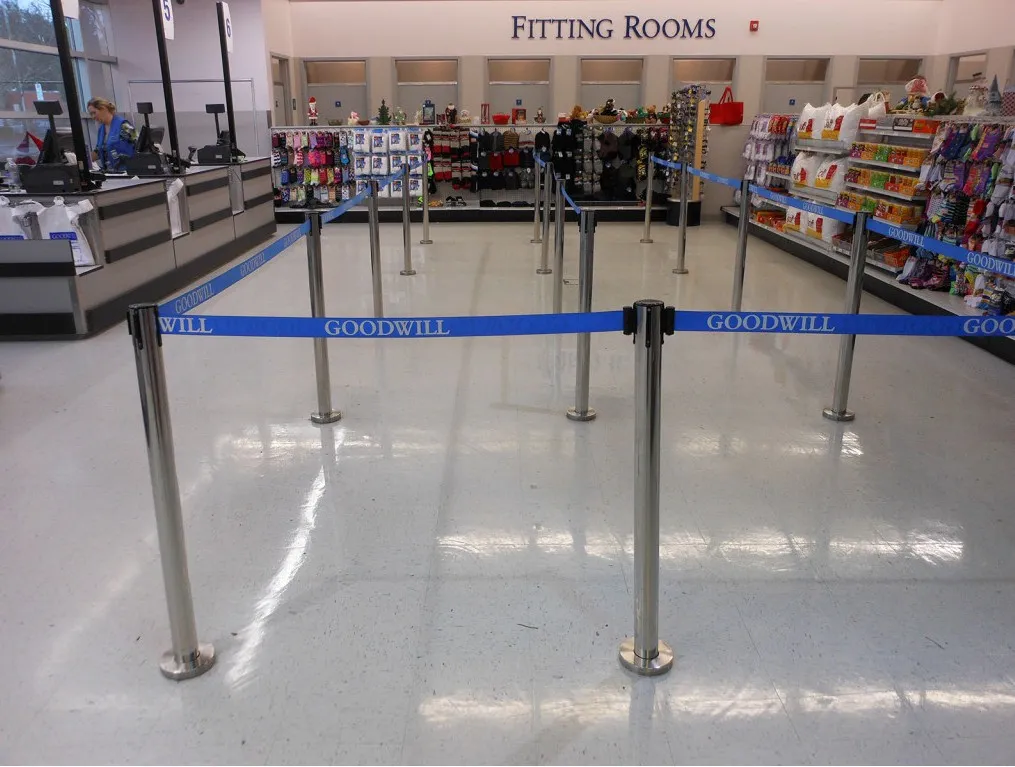 Stainless Steel Retractable Belt Stanchions Crowd Control Barrier Parking Barrier Stanchion Pole